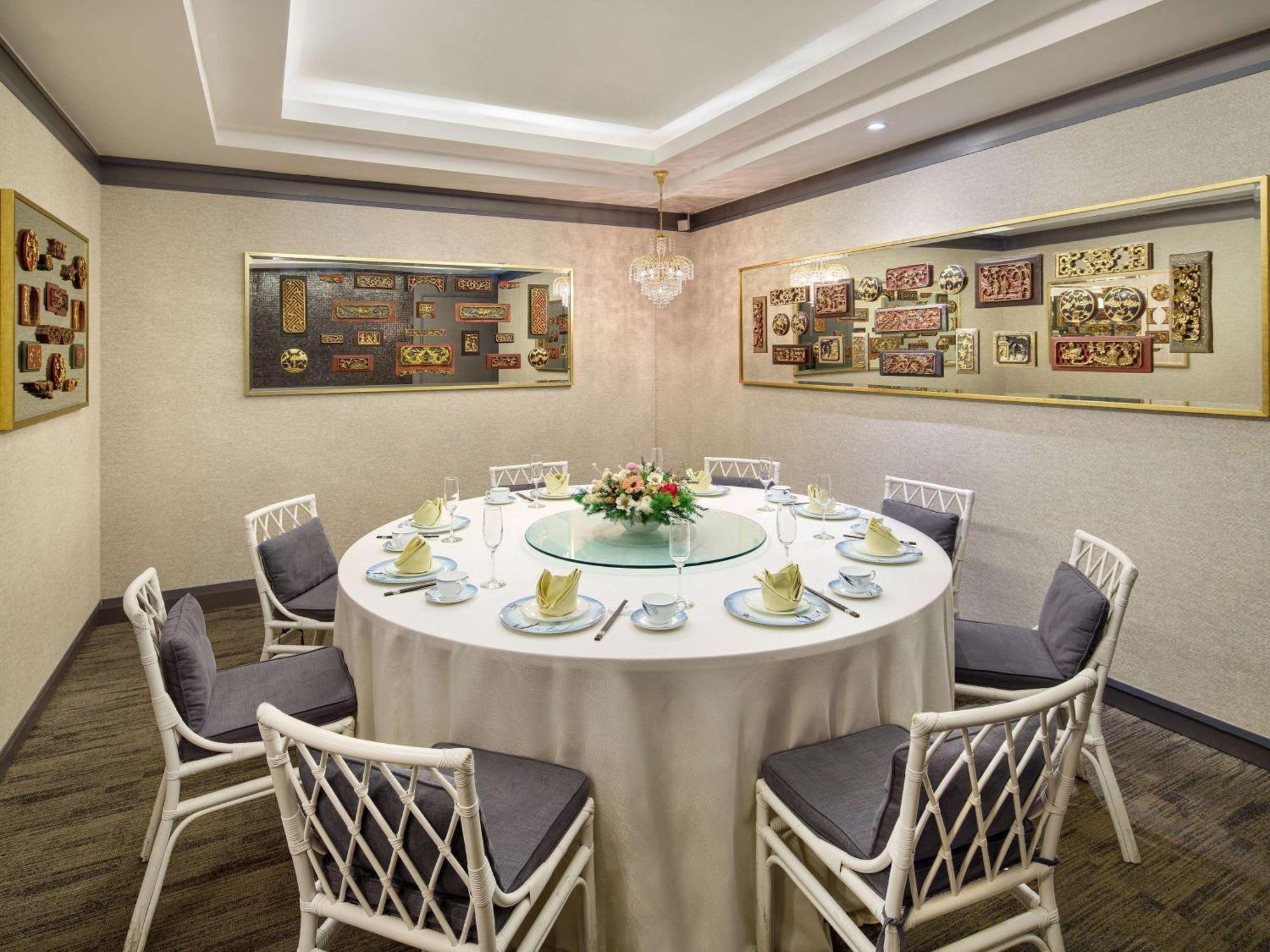 Grand Mercure Singapore Roxy Exterior photo