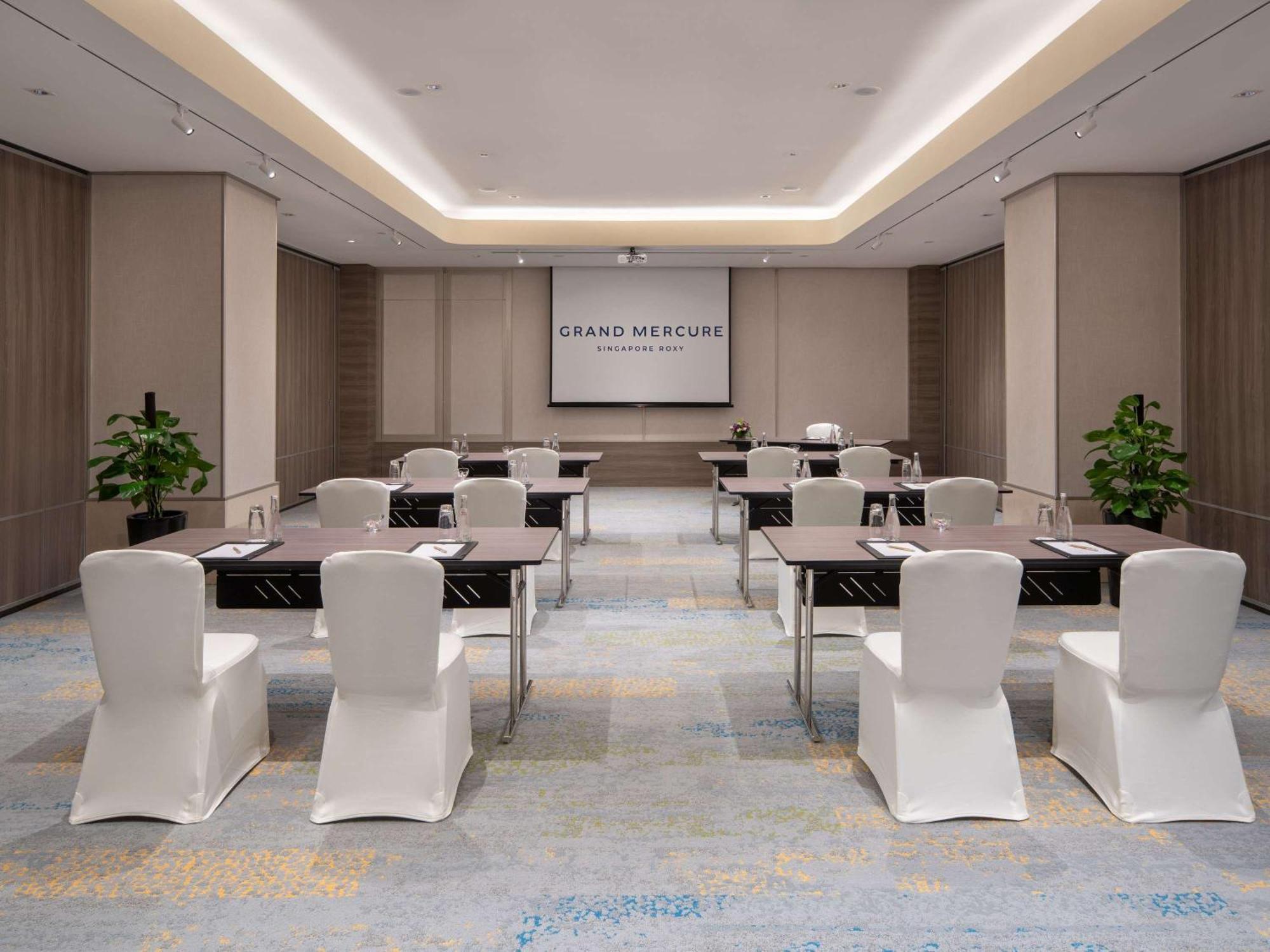 Grand Mercure Singapore Roxy Exterior photo