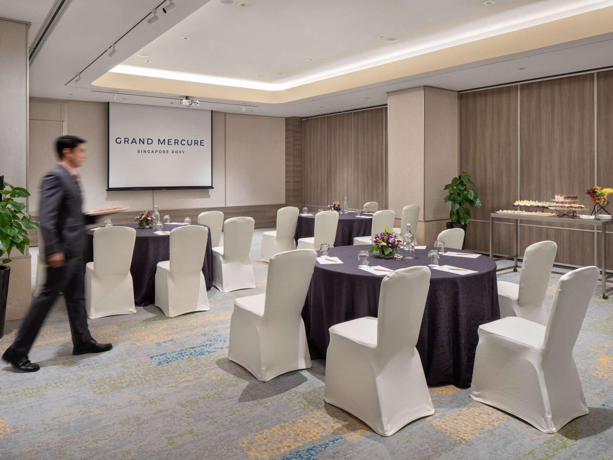 Grand Mercure Singapore Roxy Exterior photo