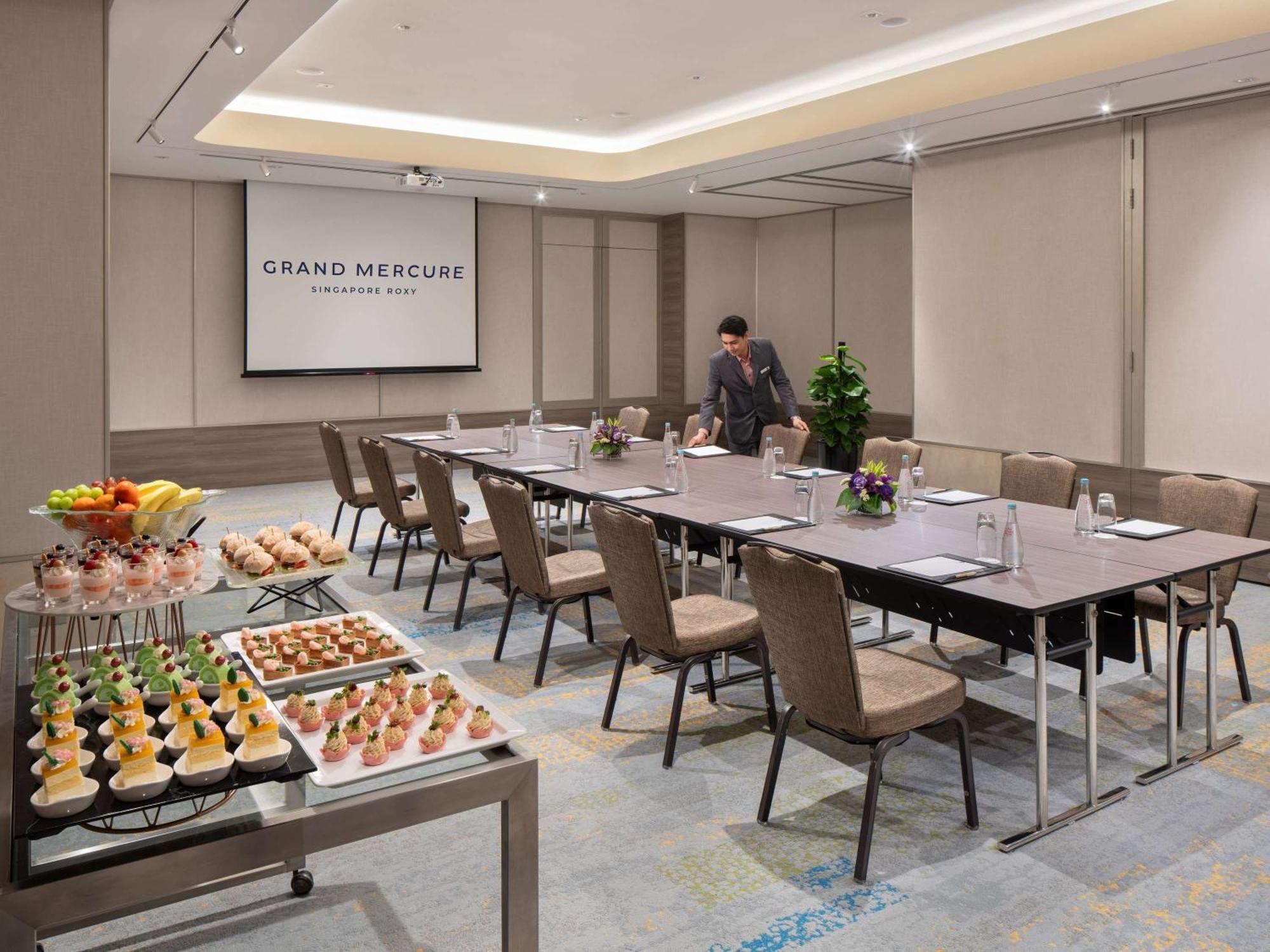 Grand Mercure Singapore Roxy Exterior photo