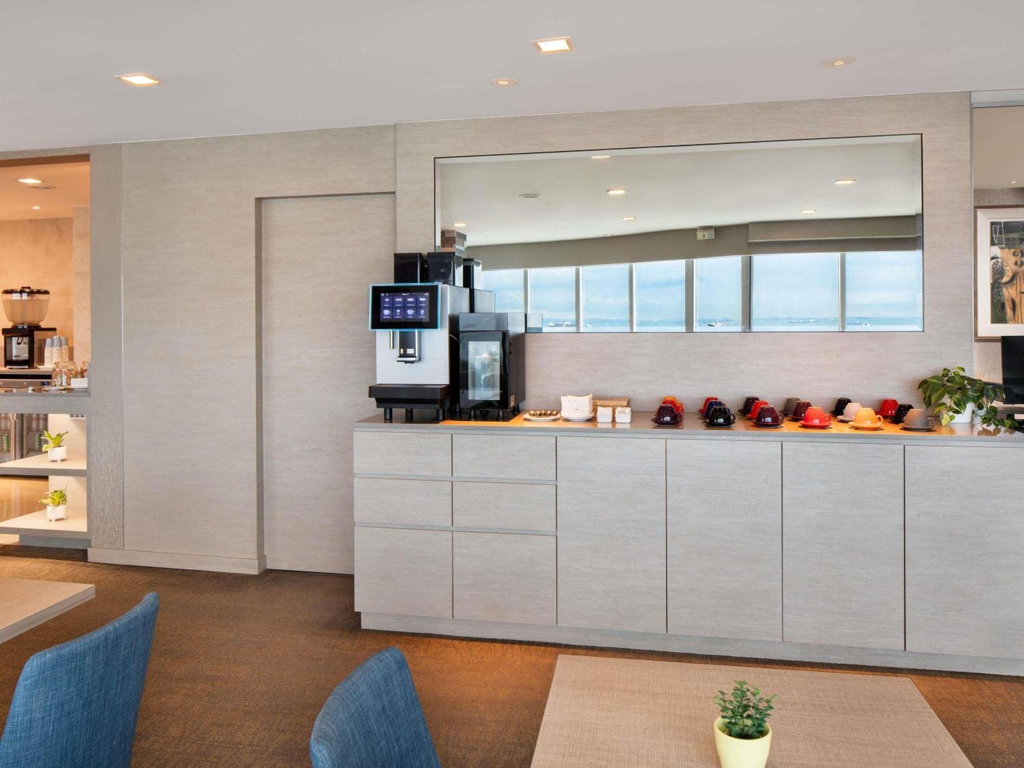 Grand Mercure Singapore Roxy Exterior photo